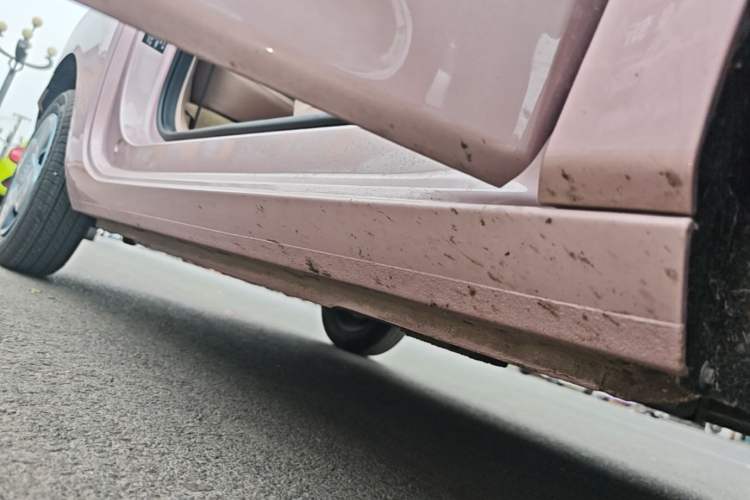 Used Geely Galaxy Panda 2024 Panda Mini 200km Endurance Bear Right Side Sill
