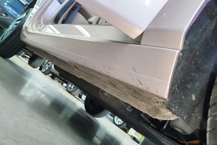 Used Geely Galaxy Panda 2024 Panda Mini 200km Endurance Bear Right Side Sill