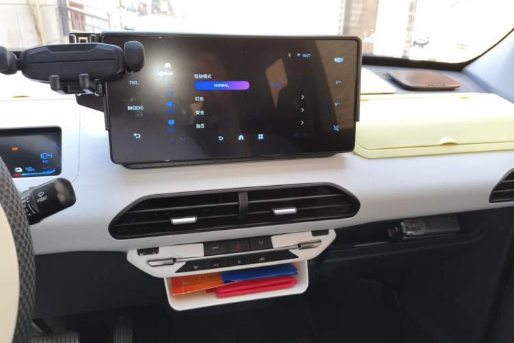Used Geely Galaxy Panda 2024 Panda Mini 200km Endurance Bear Audio And AC Panel