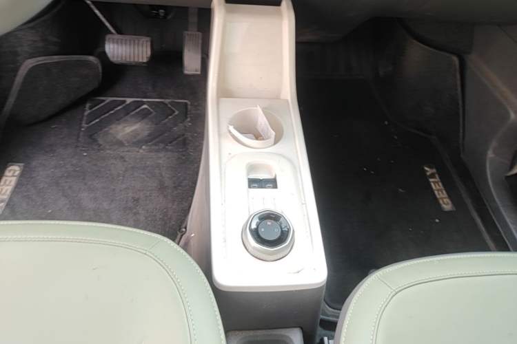 Used Geely Galaxy Panda 2024 200km Panda Rider Gear Lever