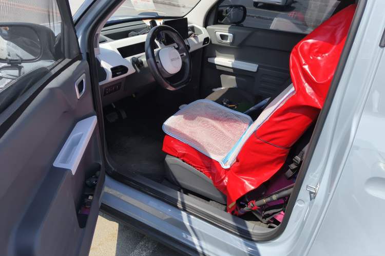 Used Geely Galaxy Panda 2024 200km Panda Kart Interior 3