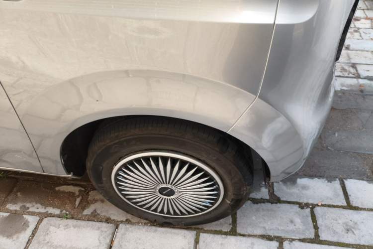 Used Geely Galaxy Panda 2024 Panda Mini 200km Endurance Bear Right Front Wheel Hub