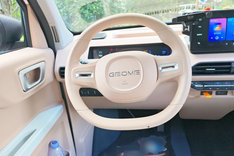 Used Geely Galaxy Panda 2024 Panda Mini 200km Endurance Bear Steering Wheel