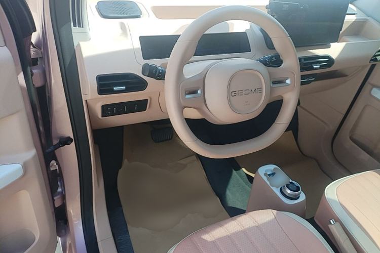 Used Geely Galaxy Panda 2024 Panda Mini 200km Endurance Bear Steering Wheel