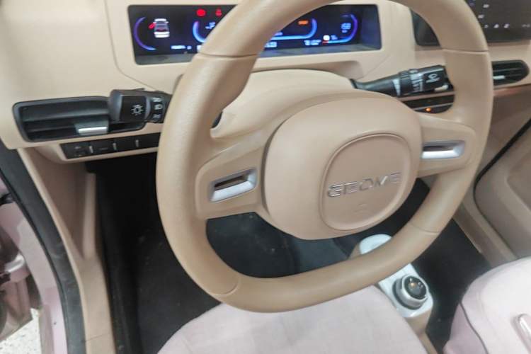 Used Geely Galaxy Panda 2024 Panda Mini 200km Endurance Bear Steering Wheel