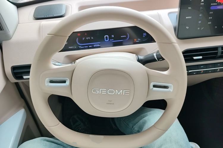 Used Geely Galaxy Panda 2024 Panda Mini 200km Endurance Bear Steering Wheel