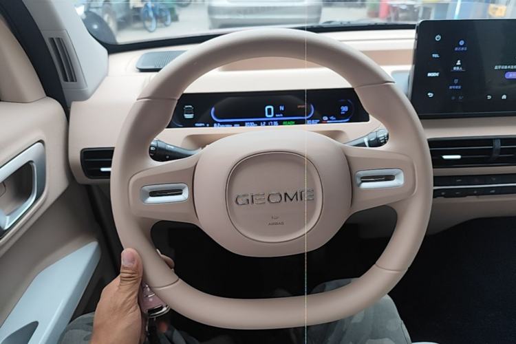 Used Geely Galaxy Panda 2024 Panda Mini 200km Endurance Bear Steering Wheel