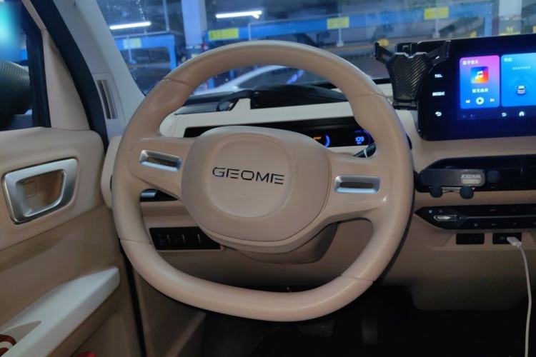 Used Geely Galaxy Panda 2024 Panda Mini 200km Endurance Bear Steering Wheel
