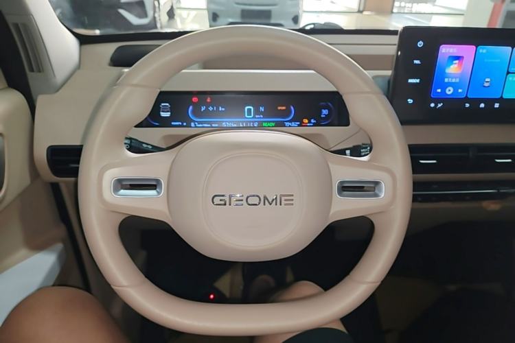 Used Geely Galaxy Panda 2024 Panda Mini 200km Endurance Bear Steering Wheel