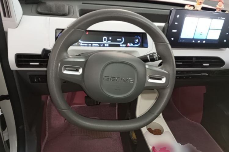 Used Geely Galaxy Panda 2024 Panda Mini 200km Endurance Bear Steering Wheel