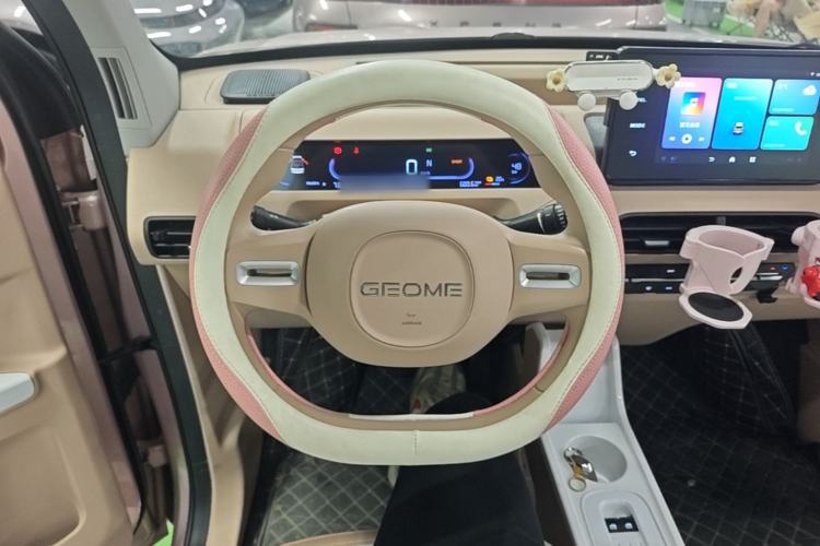 Used Geely Galaxy Panda 2024 Panda Mini 200km Endurance Bear Steering Wheel