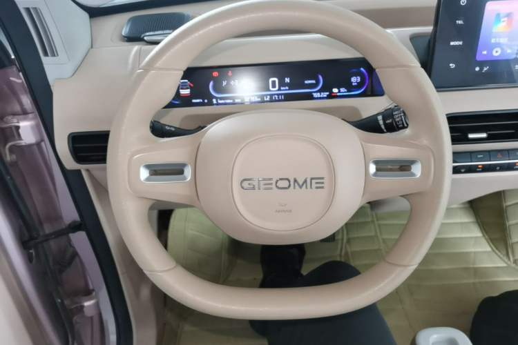 Used Geely Galaxy Panda 2024 Panda Mini 200km Endurance Bear Steering Wheel