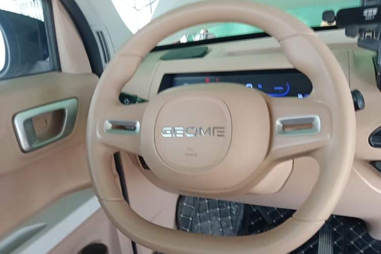Used Geely Galaxy Panda 2024 Panda Mini 200km Endurance Bear Steering Wheel