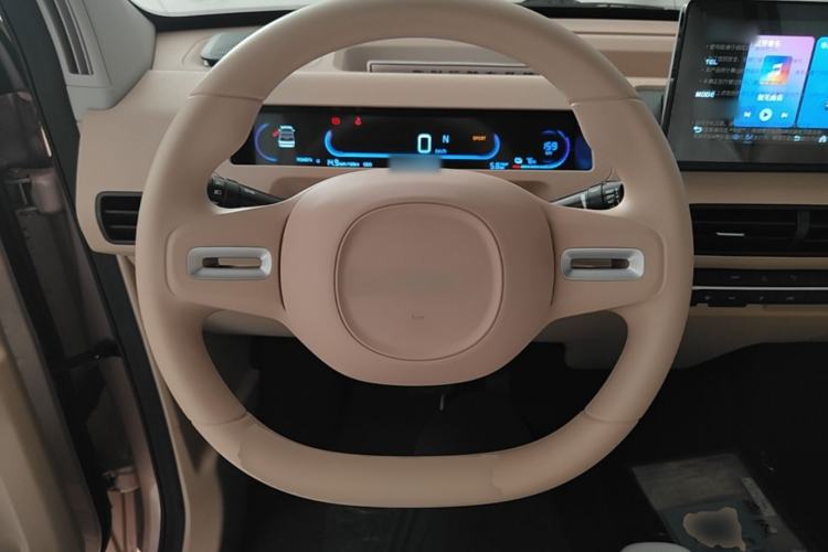 Used Geely Galaxy Panda 2024 Panda Mini 200km Endurance Bear Steering Wheel
