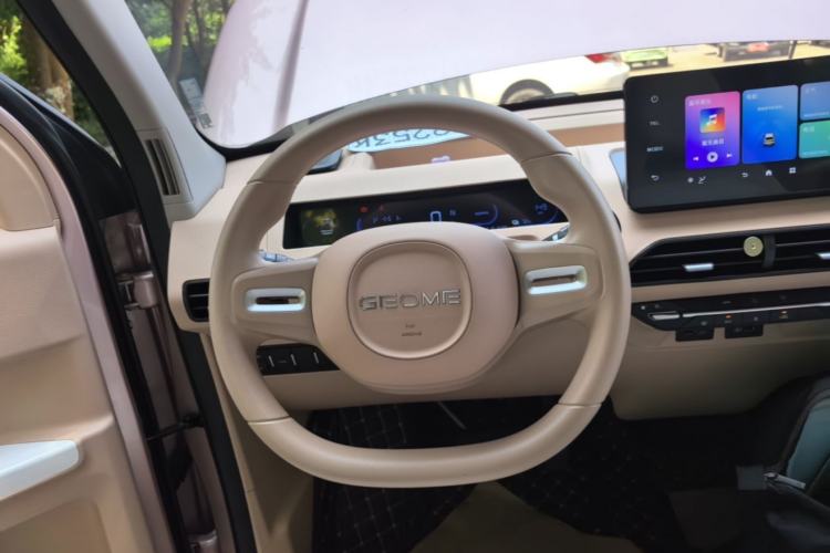 Used Geely Galaxy Panda 2024 Panda Mini 200km Endurance Bear Steering Wheel