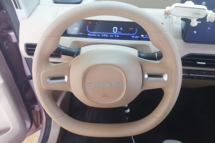Used Geely Galaxy Panda 2024 Panda Mini 200km Endurance Bear Steering Wheel