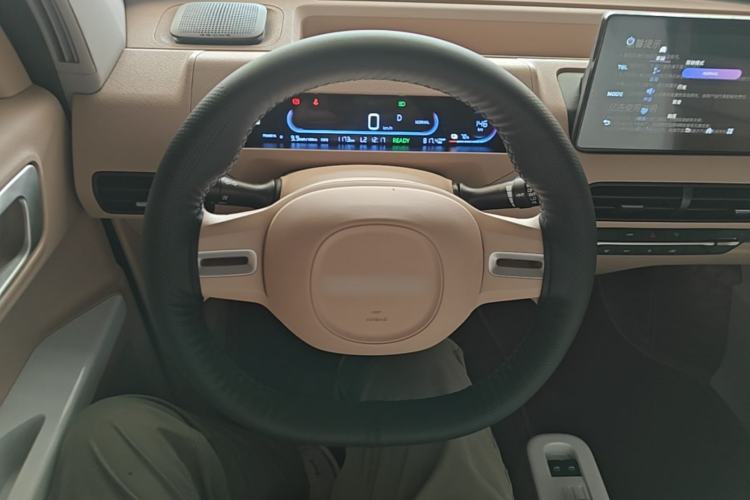 Used Geely Galaxy Panda 2024 Panda Mini 200km Endurance Bear Steering Wheel