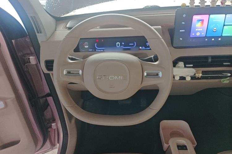 Used Geely Galaxy Panda 2024 Panda Mini 200km Endurance Bear Steering Wheel