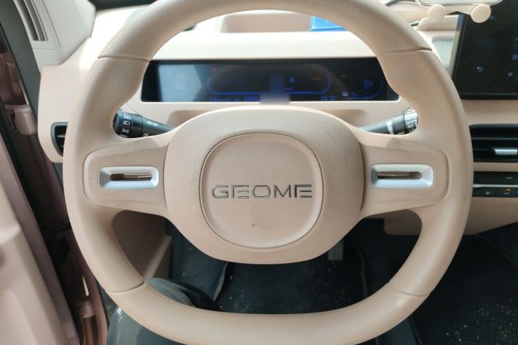 Used Geely Galaxy Panda 2024 Panda Mini 200km Endurance Bear Steering Wheel