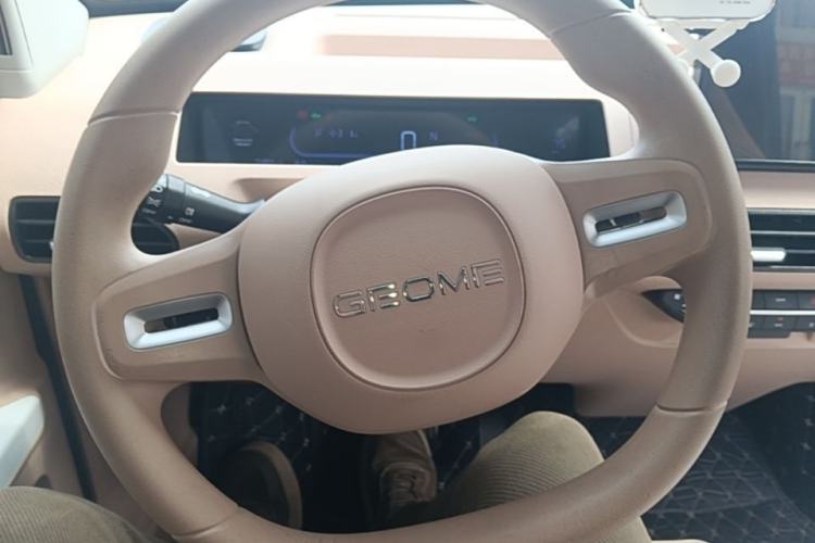Used Geely Galaxy Panda 2024 Panda Mini 200km Endurance Bear Steering Wheel