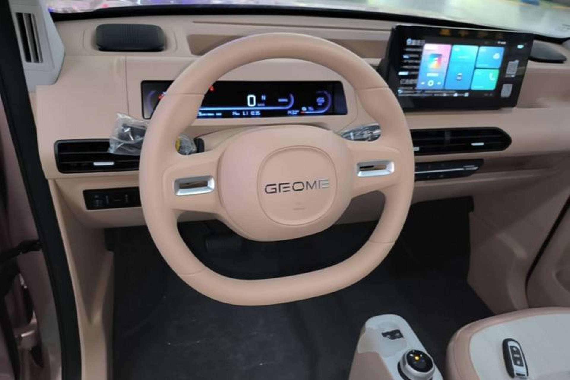 Used Geely Galaxy Panda 2024 Panda Mini 200km Endurance Bear Steering Wheel