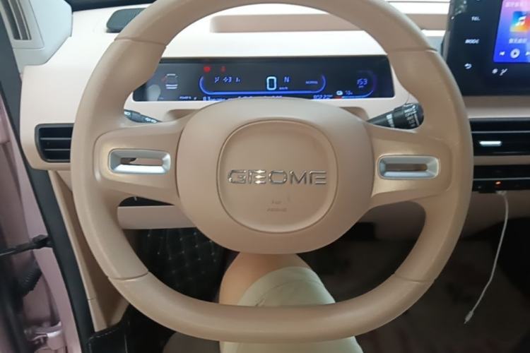 Used Geely Galaxy Panda 2024 Panda Mini 200km Endurance Bear Steering Wheel