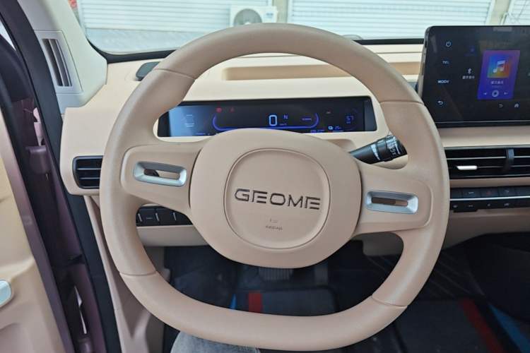 Used Geely Galaxy Panda 2024 Panda Mini 200km Endurance Bear Steering Wheel