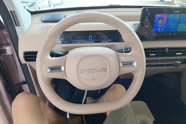 Used Geely Galaxy Panda 2024 Panda Mini 200km Endurance Bear Steering Wheel