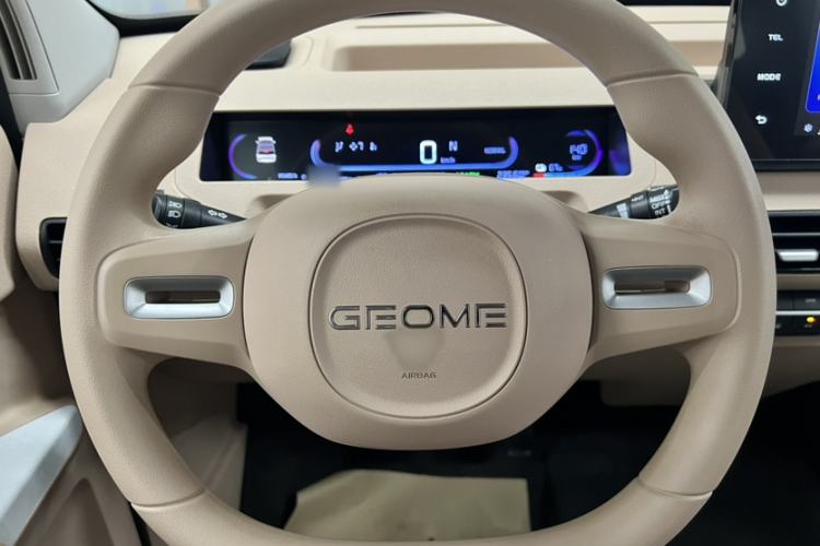 Used Geely Galaxy Panda 2024 Panda Mini 200km Endurance Bear Steering Wheel