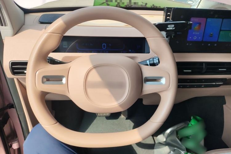 Used Geely Galaxy Panda 2024 Panda Mini 200km Endurance Bear Steering Wheel