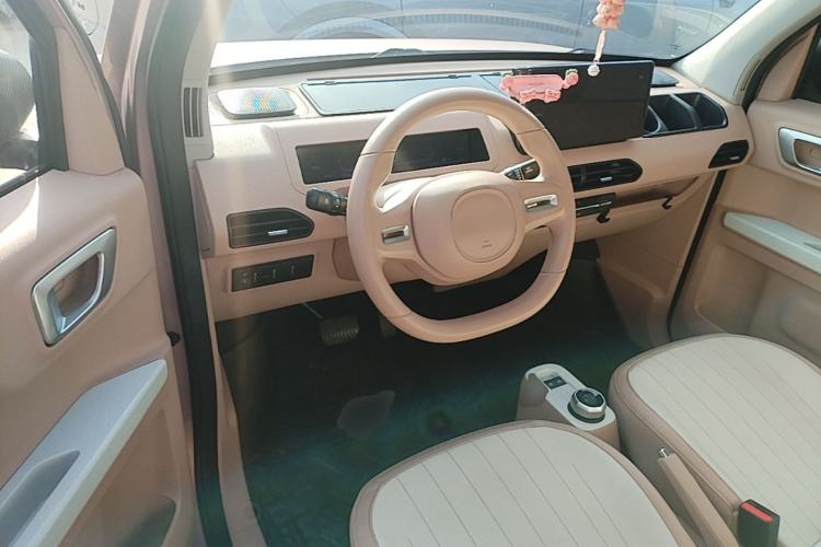 Used Geely Galaxy Panda 2024 Panda Mini 200km Endurance Bear Steering Wheel