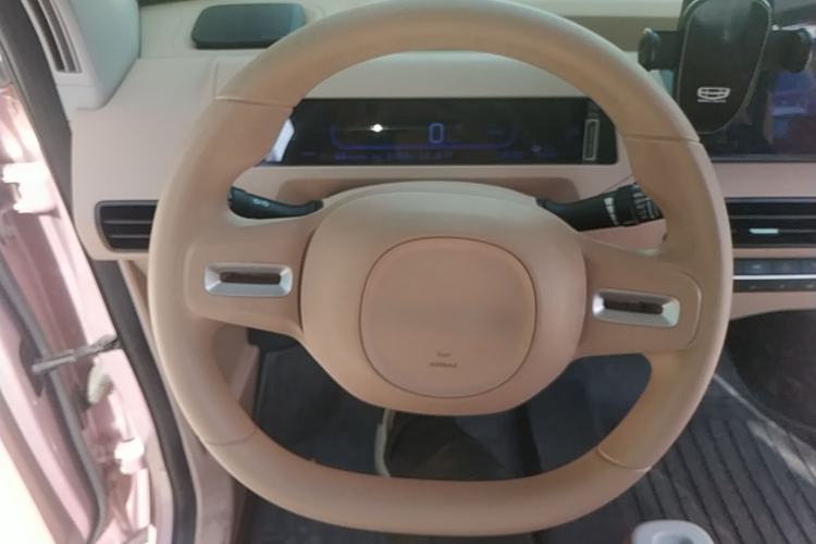 Used Geely Galaxy Panda 2024 Panda Mini 200km Endurance Bear Steering Wheel