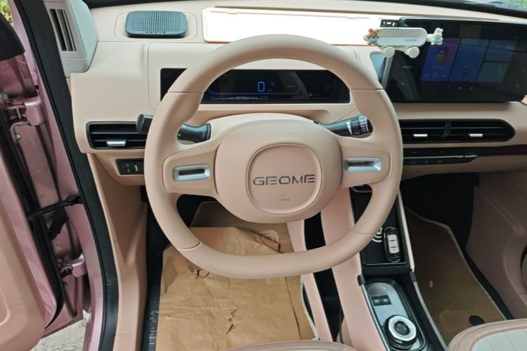 Used Geely Galaxy Panda 2024 Panda Mini 200km Endurance Bear Steering Wheel