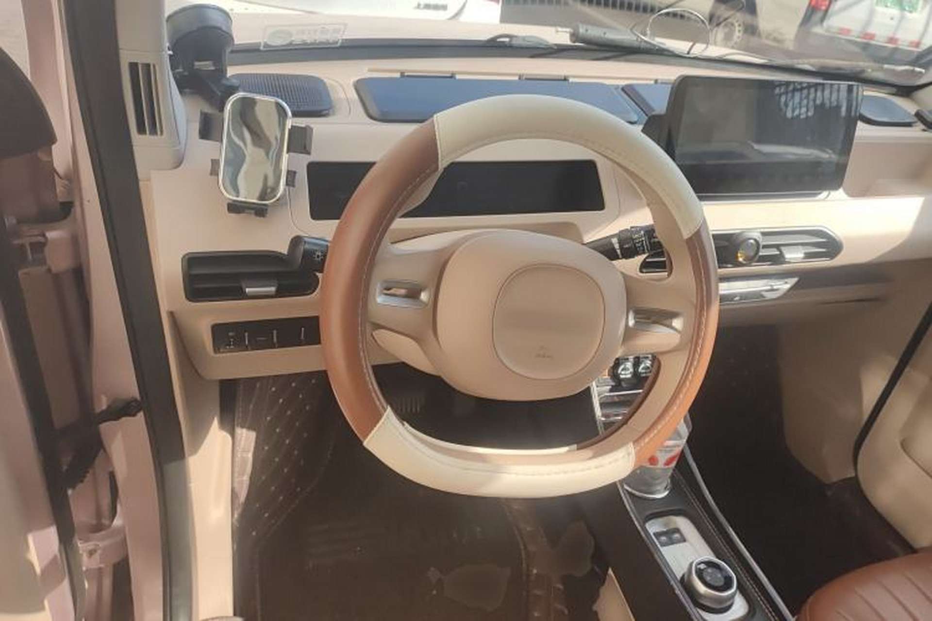 Used Geely Galaxy Panda 2024 Panda Mini 200km Endurance Bear Steering Wheel