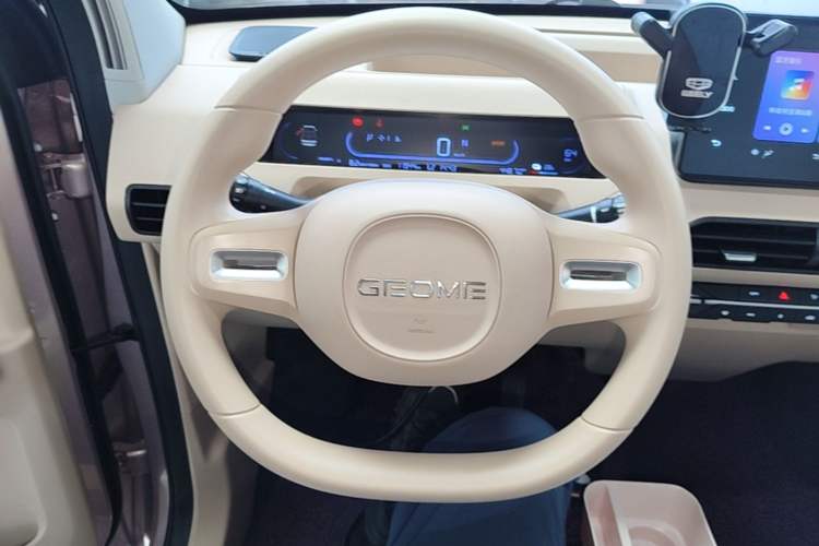 Used Geely Galaxy Panda 2024 Panda Mini 200km Endurance Bear Steering Wheel
