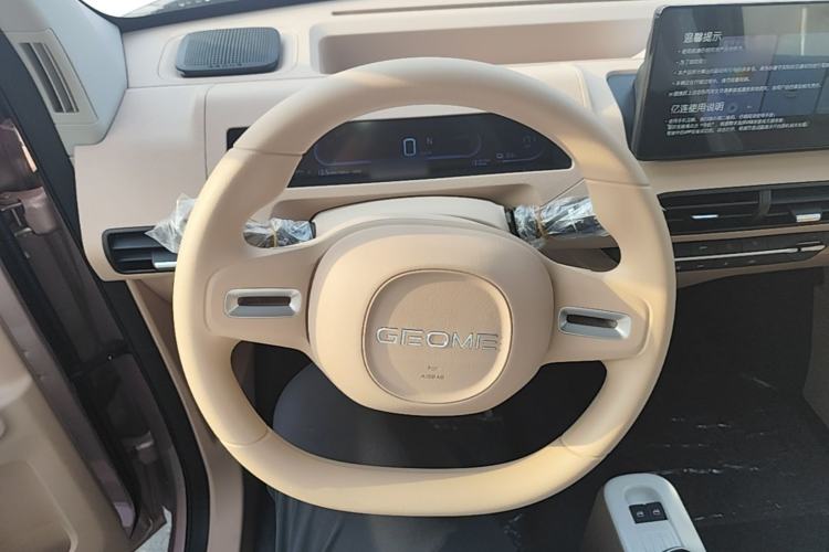 Used Geely Galaxy Panda 2024 Panda Mini 200km Endurance Bear Steering Wheel