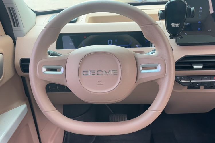Used Geely Galaxy Panda 2024 Panda Mini 200km Endurance Bear Steering Wheel