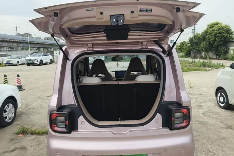 Used Geely Galaxy Panda 2024 Panda Mini 200km Endurance Bear Trunk