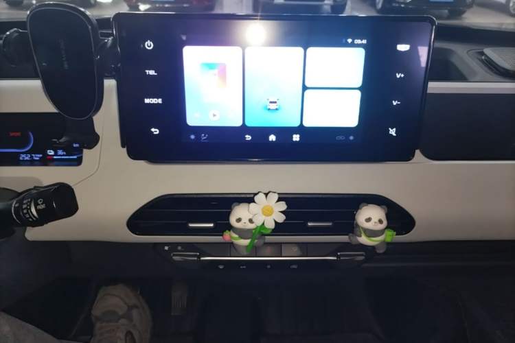 Used Geely Galaxy Panda 2024 Panda Mini 200km Endurance Bear Audio And AC Panel