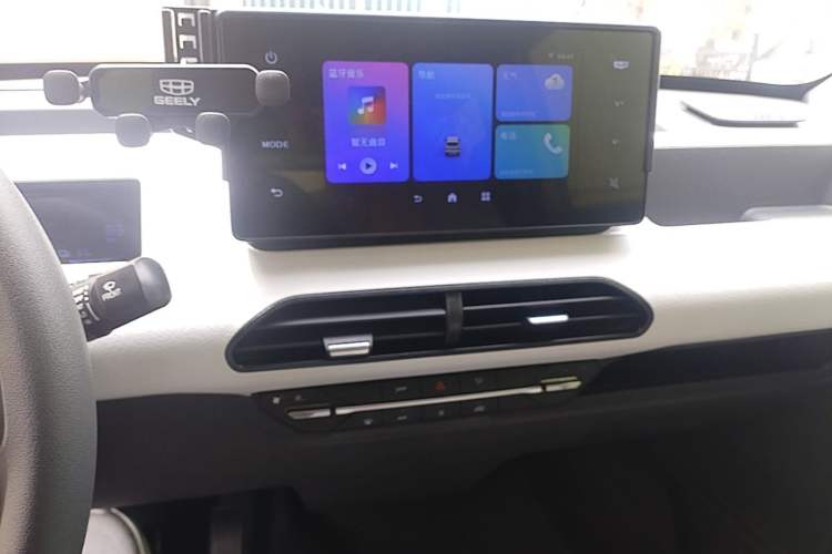 Used Geely Galaxy Panda 2024 Panda Mini 200km Endurance Bear Audio And AC Panel