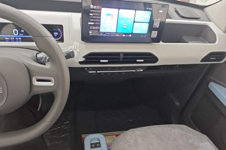Used Geely Galaxy Panda 2024 Panda Mini 200km Endurance Bear Audio And AC Panel