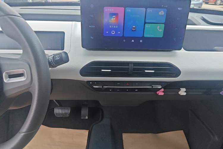 Used Geely Galaxy Panda 2024 Panda Mini 200km Endurance Bear Audio And AC Panel
