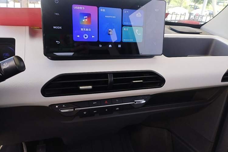 Used Geely Galaxy Panda 2024 Panda Mini 200km Endurance Bear Audio And AC Panel