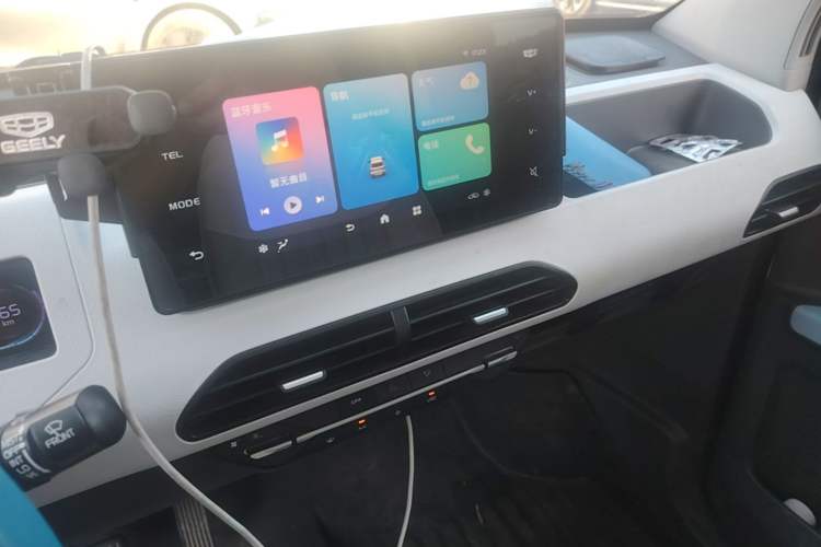 Used Geely Galaxy Panda 2024 Panda Mini 200km Endurance Bear Audio And AC Panel