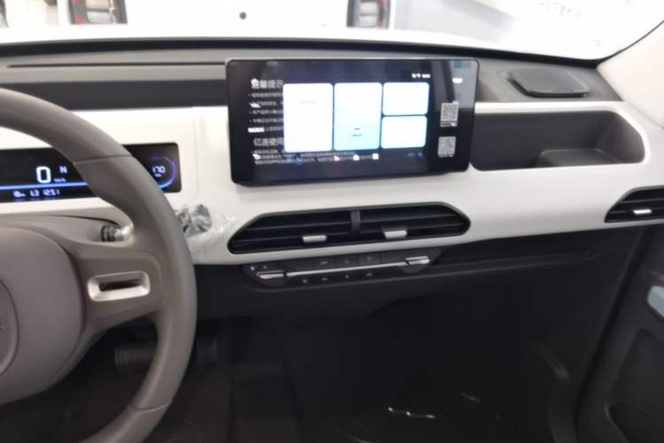 Used Geely Galaxy Panda 2024 Panda Mini 200km Endurance Bear Audio And AC Panel