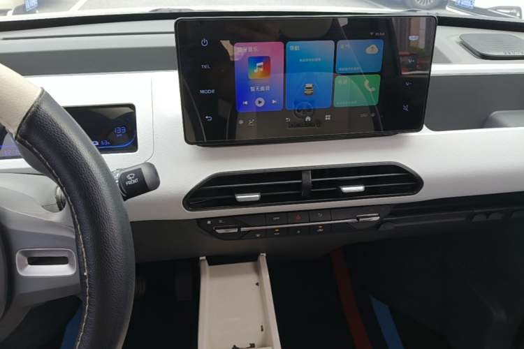 Used Geely Galaxy Panda 2024 Panda Mini 200km Endurance Bear Audio And AC Panel