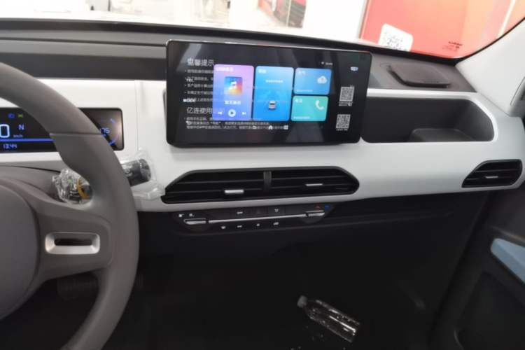 Used Geely Galaxy Panda 2024 Panda Mini 200km Endurance Bear Audio And AC Panel