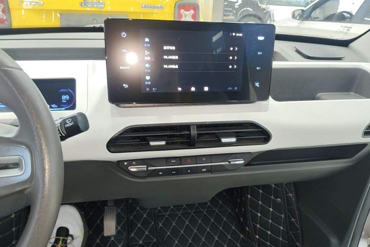 Used Geely Galaxy Panda 2024 Panda Mini 200km Endurance Bear Audio And AC Panel