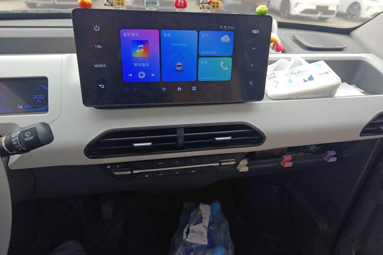 Used Geely Galaxy Panda 2024 Panda Mini 200km Endurance Bear Audio And AC Panel