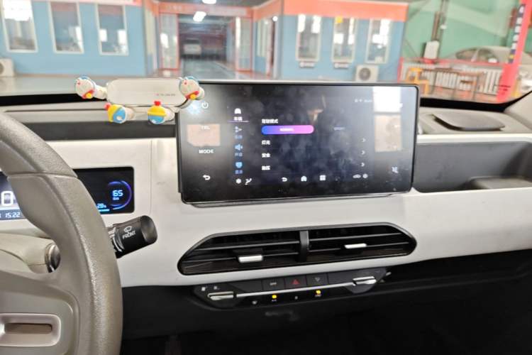 Used Geely Galaxy Panda 2024 Facelifted Panda Mini 200km Dragon Edition Audio And AC Panel